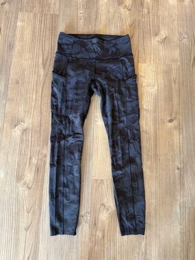 Lululemon Dark Camo Leggings - Stretch Athleisure size 6